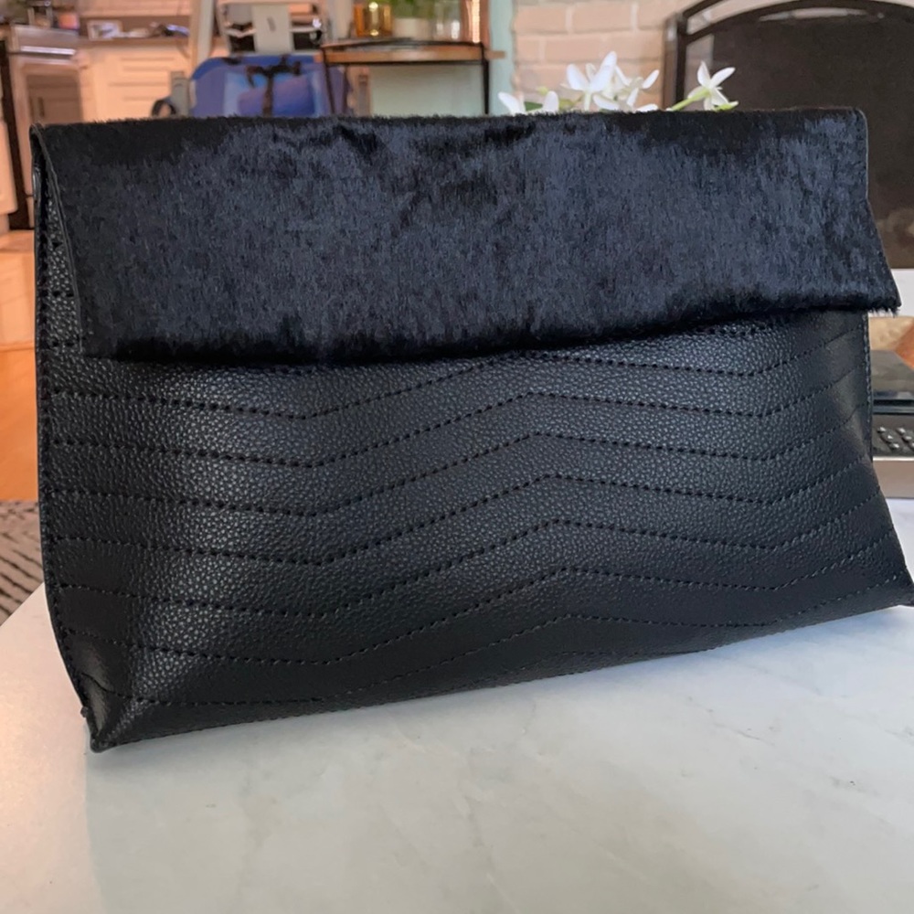 Black clutch